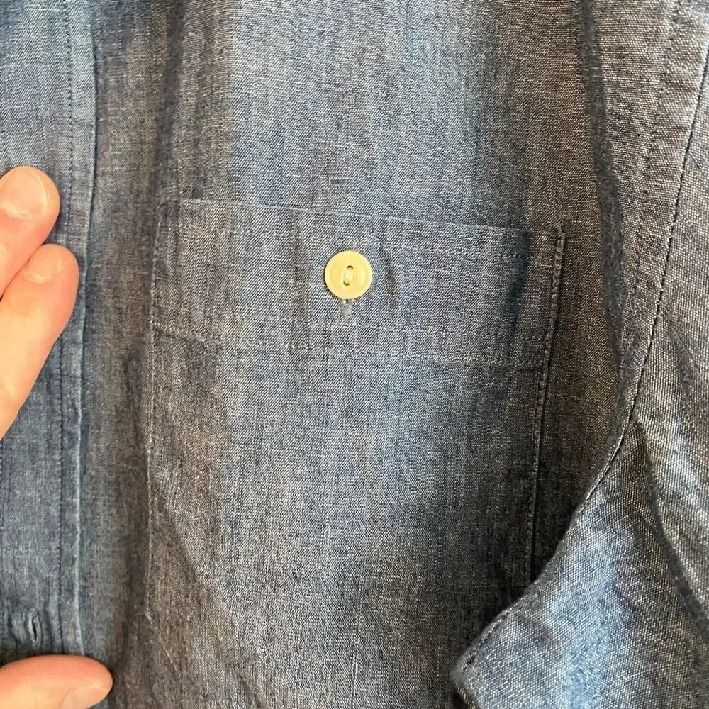 Banana Republic Men's Chambry Button Down - Large